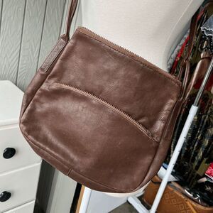 VTG Genuine Leather Brown Crossbody Bag Zip Pockets Classic Minimalist Purse